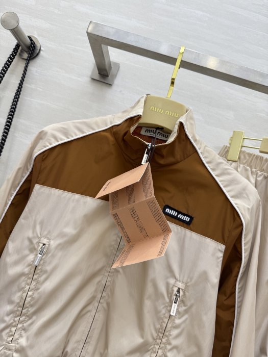 Костюм женский фото 3