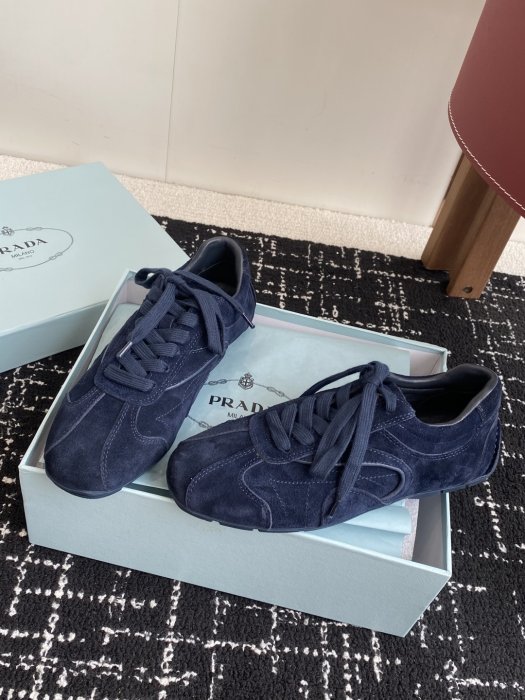 Кроссовки женские фото 3