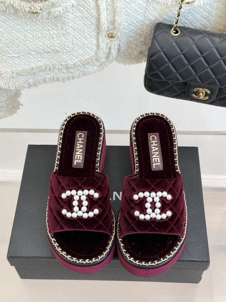 Шлепанцы женские фото 4