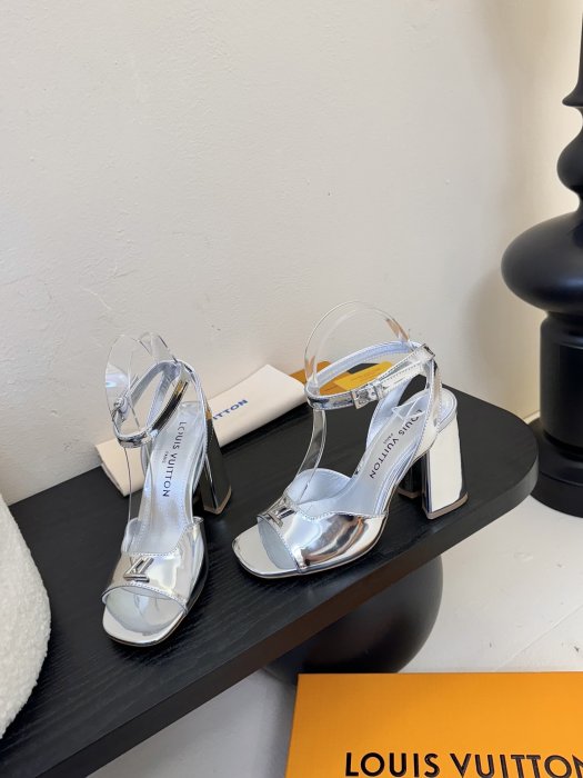 Босоножки фото 3