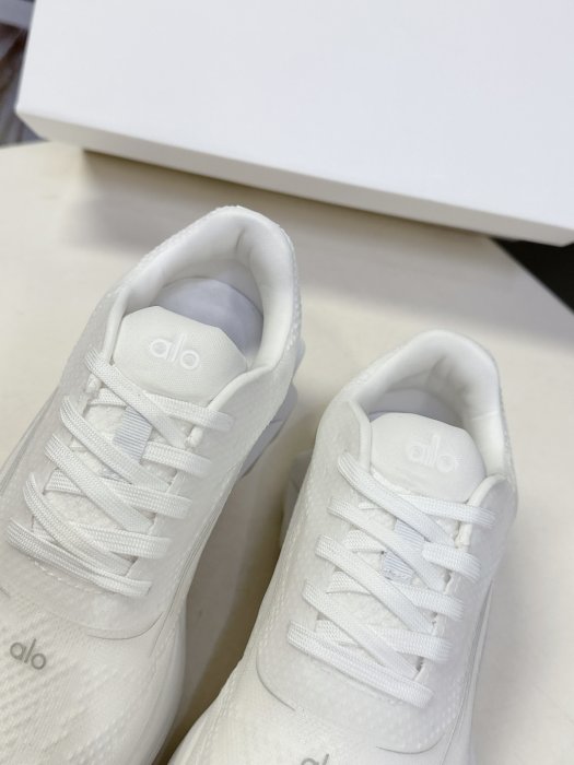 Кроссовки женские фото 8