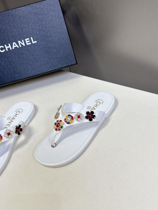 Шлепанцы женские фото 3