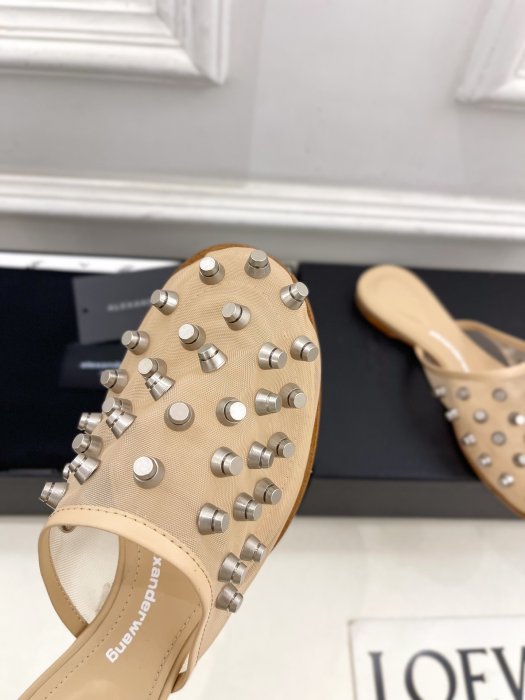 Шлепанцы женские фото 6