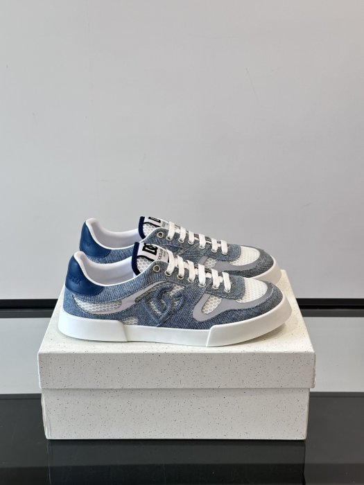 Кросівки чоловічі