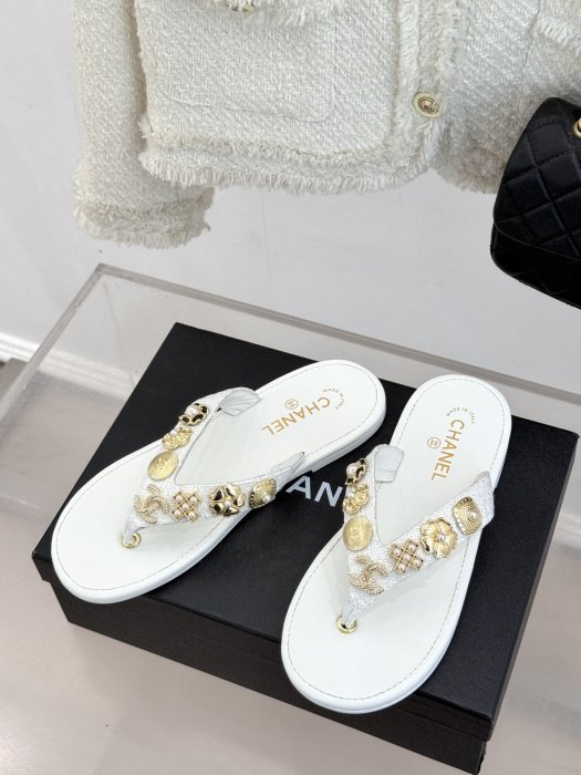 Шлепанцы фото 2