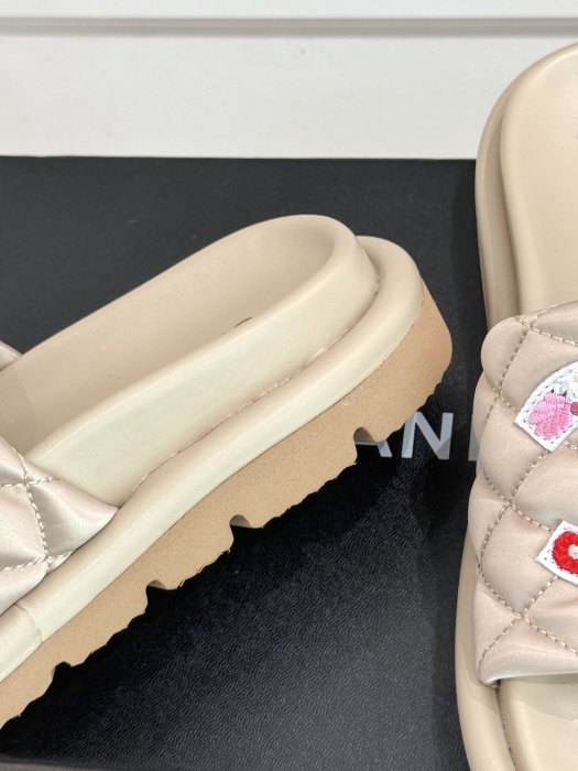 Шлепанцы фото 6