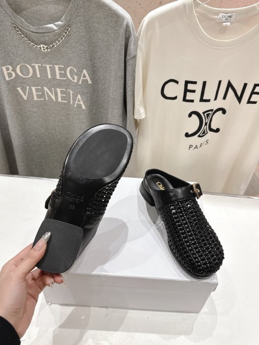 Шльопанці жіночі фото 9