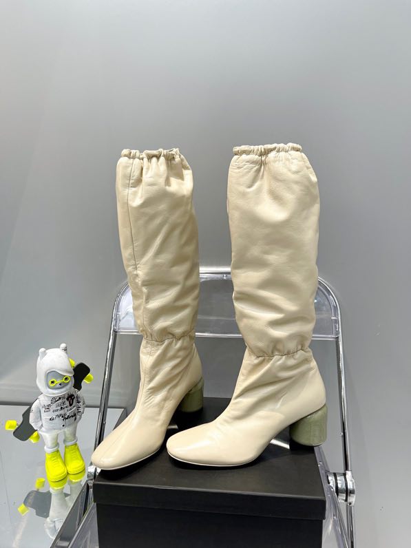 Leather women's boots beige фото 6