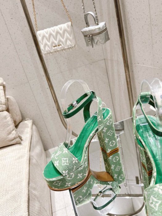 Sandals фото 2