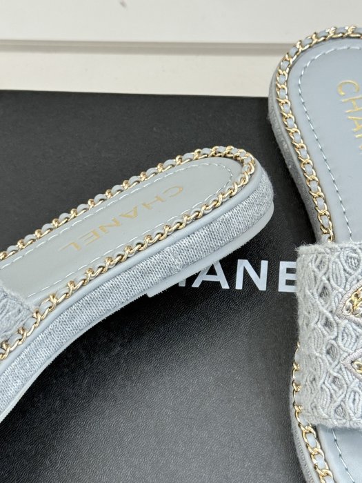 Шлепанцы женские фото 6