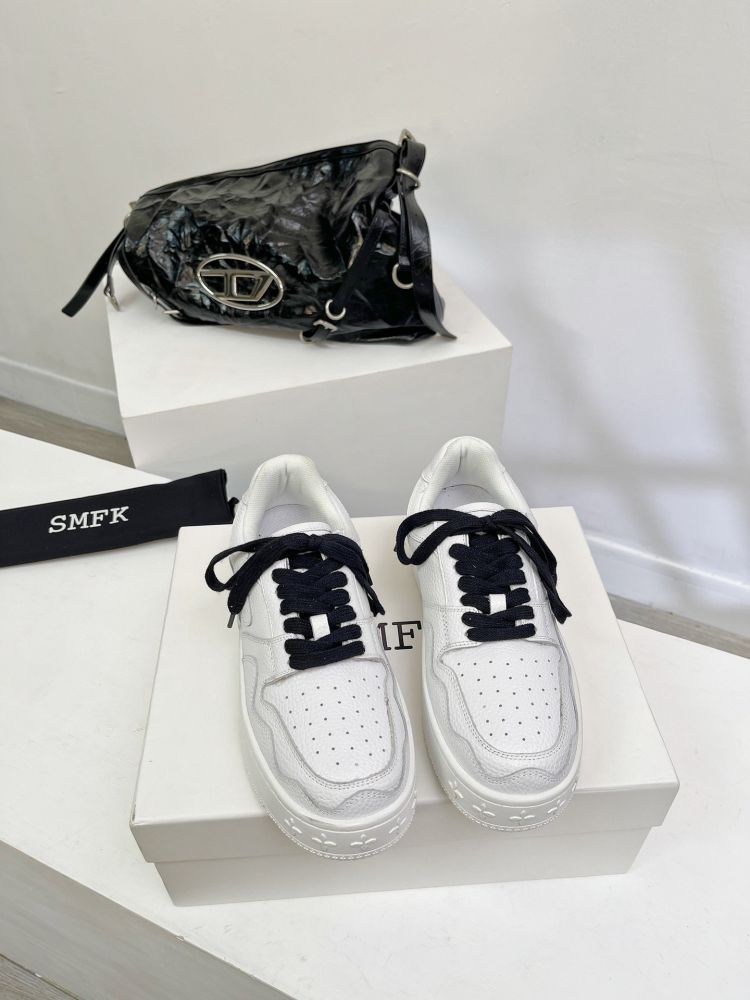 Sneakers women's