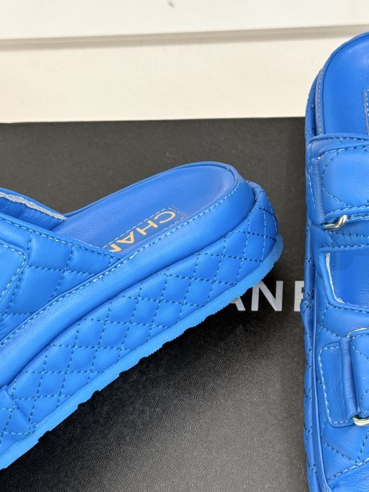 Шлепанцы женские фото 6