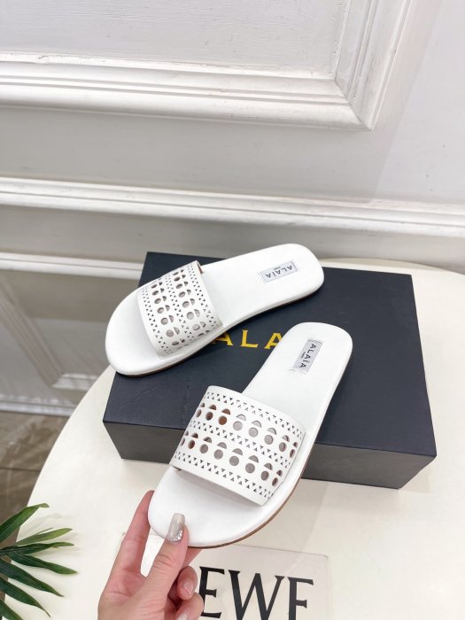 Шлепанцы женские фото 3