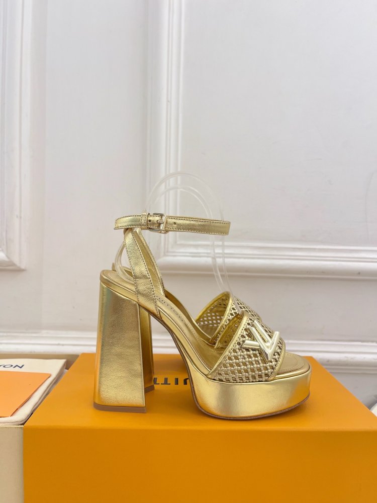 Босоножки фото 2