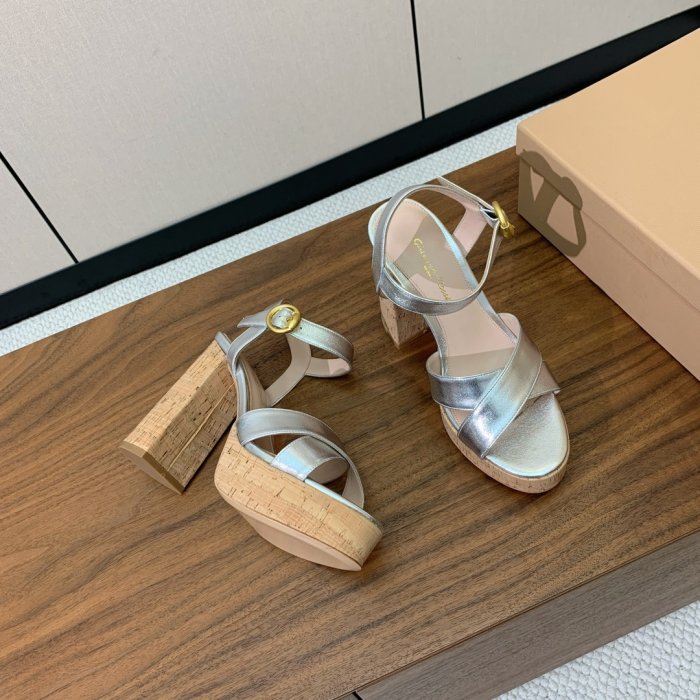 Босоножки фото 3