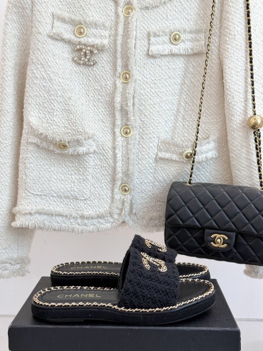 Шлепанцы женские