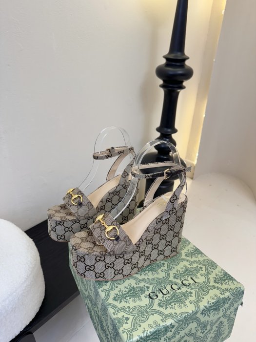 Босоножки фото 5