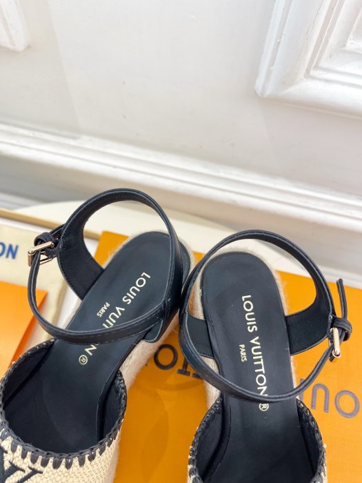 Босоножки фото 8