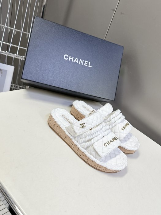 Шлепанцы женские фото 2