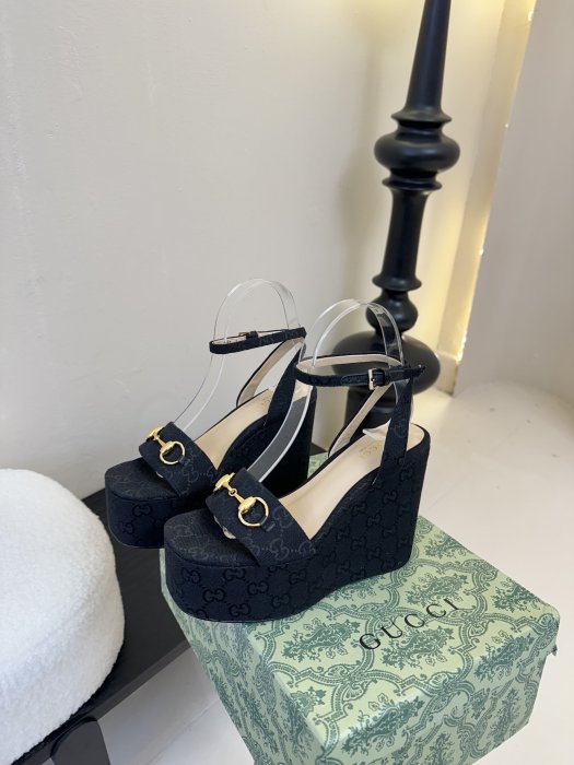 Босоножки фото 5