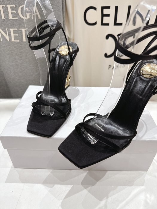 Босоножки фото 6