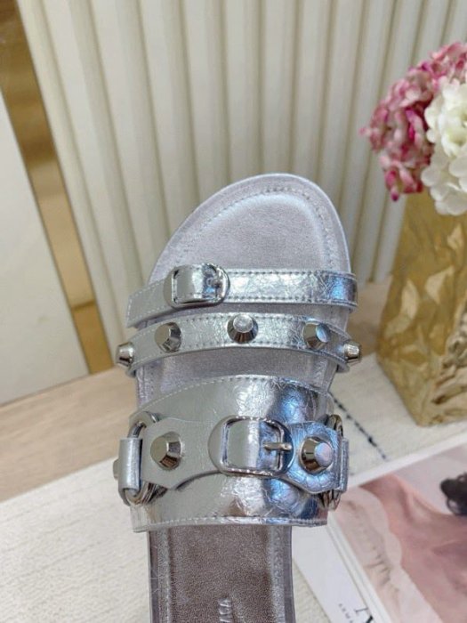 Шлепанцы женские фото 7