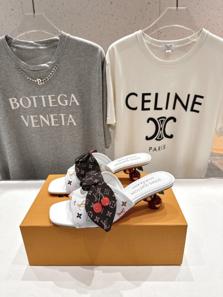 Босоножки фото 3