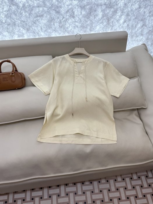 T-shirt women's фото 3