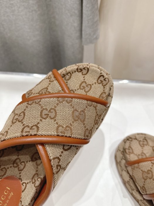 Шлепанцы фото 7