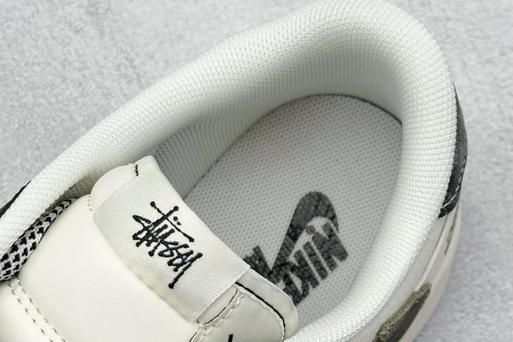 Кроссовки Travis Scott x Fragment Design x Air Jordan 1 Low OG SP AJ1 фото 8