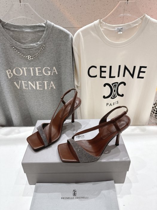 Босоножки фото 3