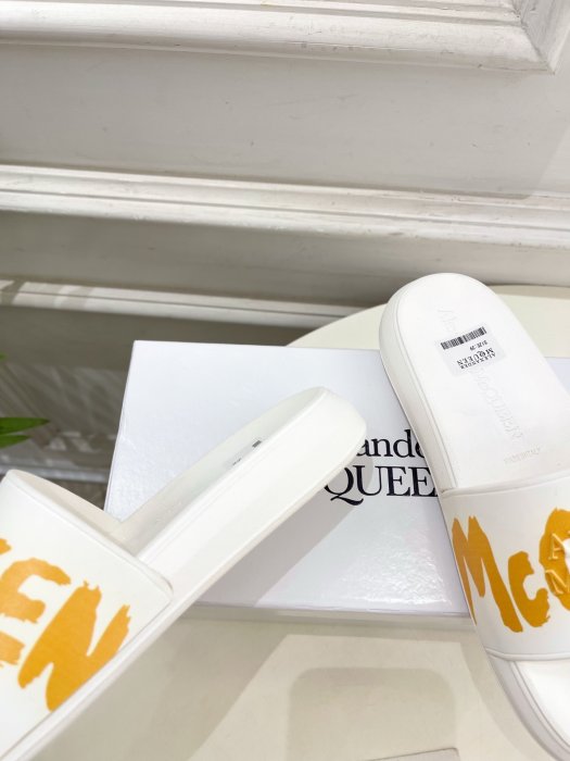 Шльопанці жіночі фото 7