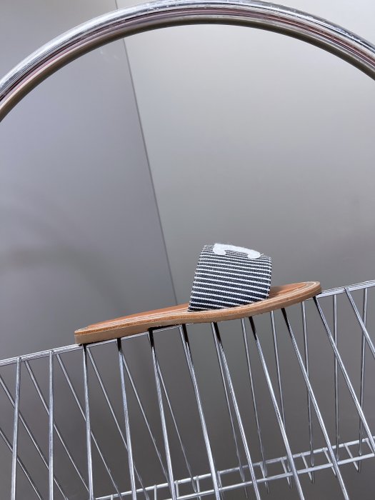 Шльопанці жіночі фото 5