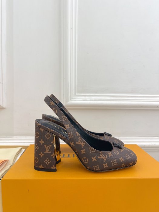 Босоножки фото 2