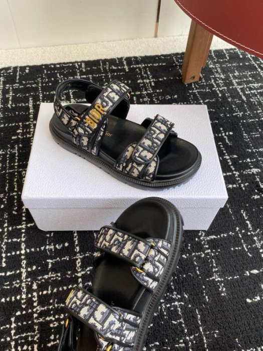 Сандалі жіночі фото 7