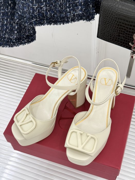 Sandals фото 2