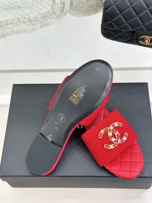 Шлепанцы женские фото 9