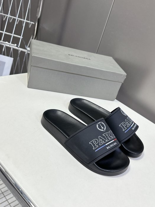 Шлепанцы фото 2