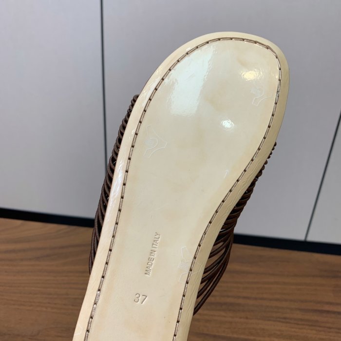 Шлепанцы женские фото 9