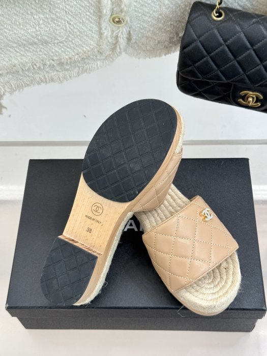 Шлепанцы женские фото 9