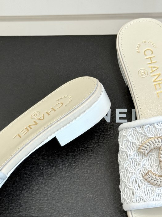 Шлепанцы женские фото 6