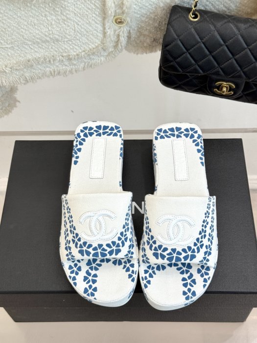 Шлепанцы женские фото 4