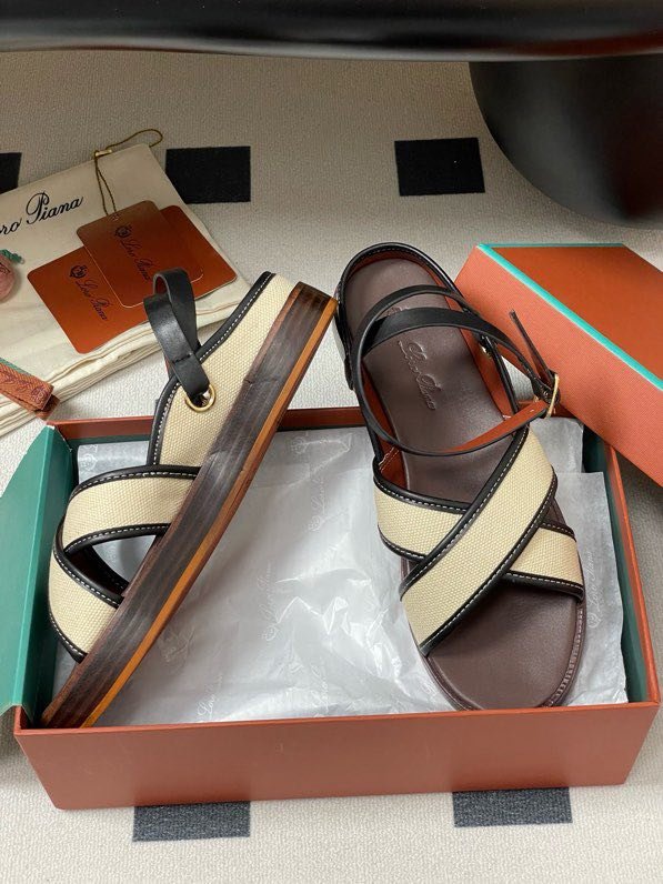 Сандалі жіночі фото 8