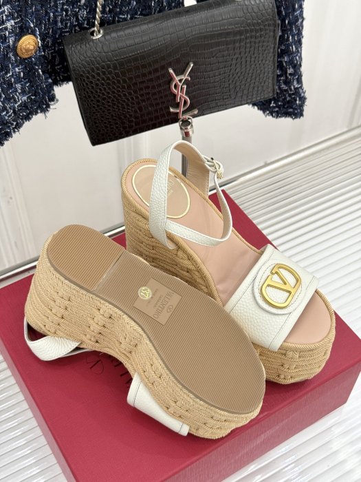 Босоножки фото 9