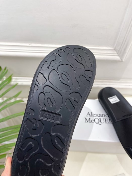 Шльопанці жіночі фото 9