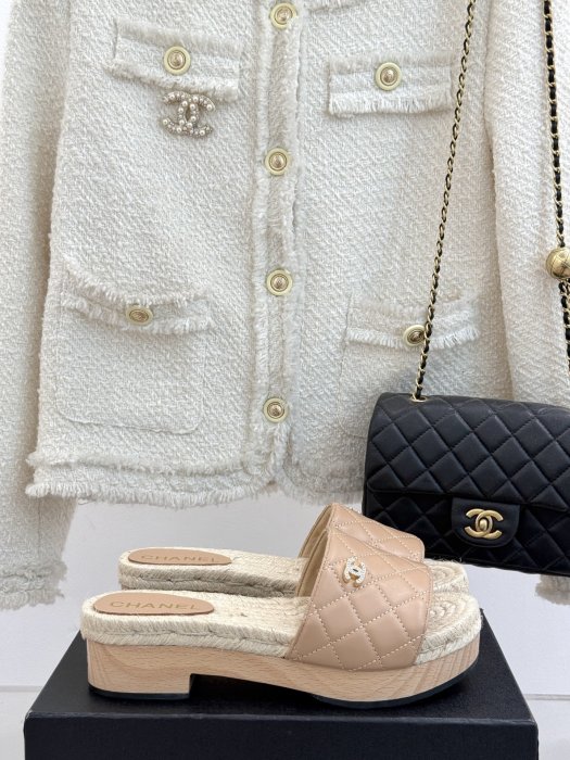 Шлепанцы женские