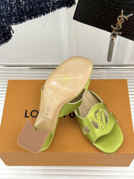 Босоножки фото 9