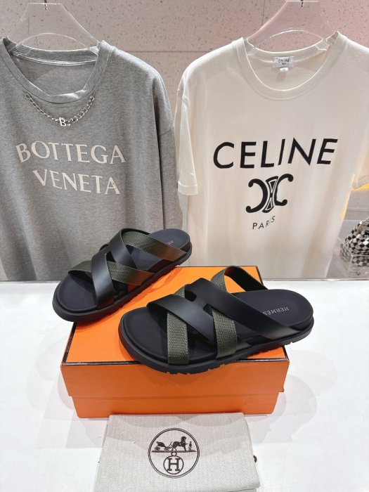 Шлепанцы женские фото 3