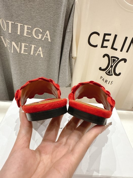 Шлепанцы женские фото 7