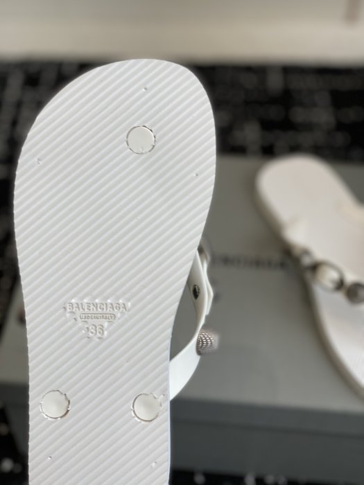 Шлепанцы женские фото 9